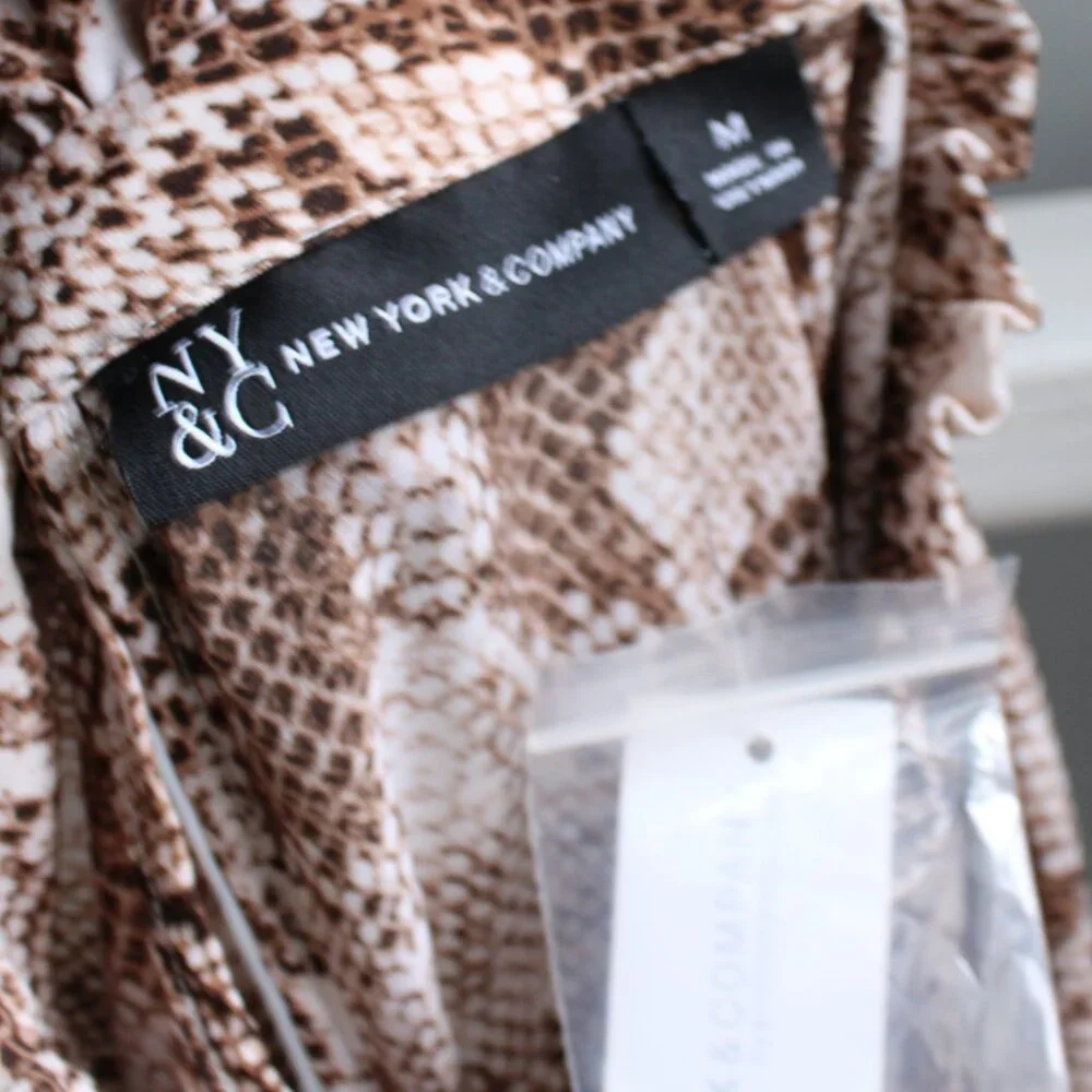 New York & Company Brown White Snake Skin Mock Neck Short Sleeve Top Medium NWT - Picture 5 of 6